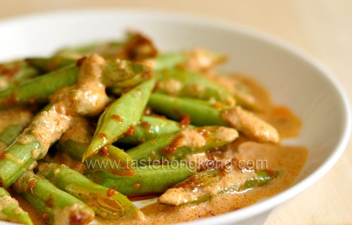 Stir-fried Long Beans with Red Curry Paste Stir-fried Long Beans with Red Curry Paste