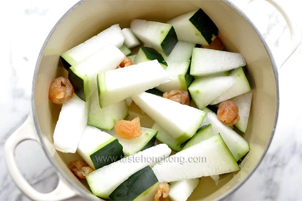Winter Melon and Dried Longan in Pot