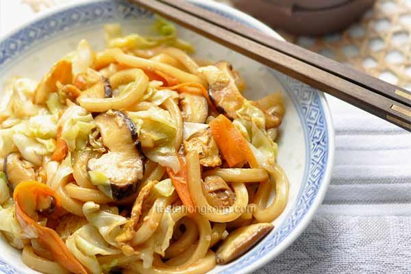 Japanese Stir-Fry Udon Noodles with Vegetables Japanese Stir-Fry Udon Noodles with Vegetables